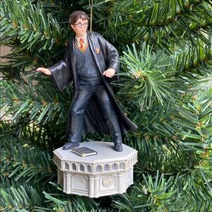 NWT Hallmark Harry Potter Chamber of Secrets storyteller ornament